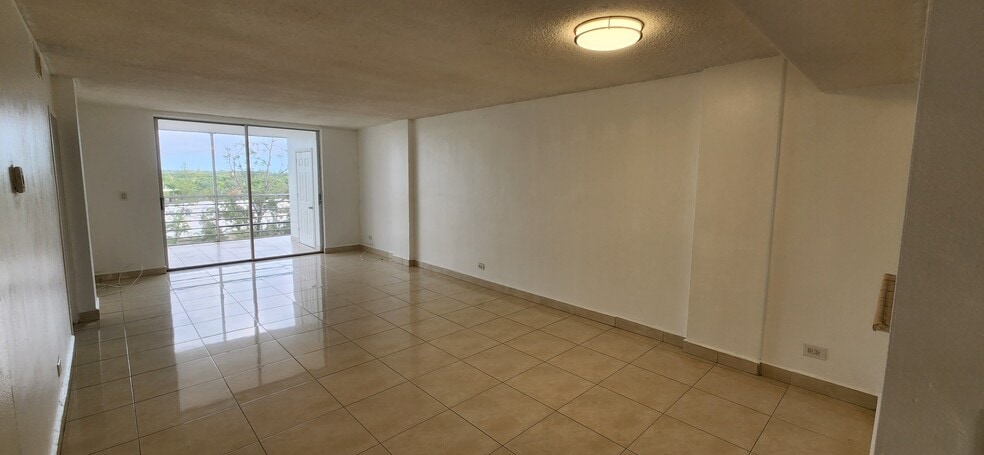 Building Photo - 3660 NE 166th St