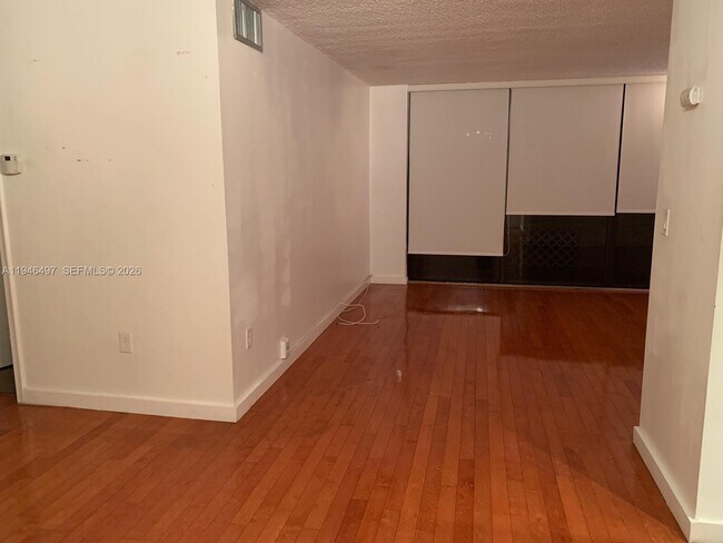 Building Photo - 911 E Ponce De Leon Blvd