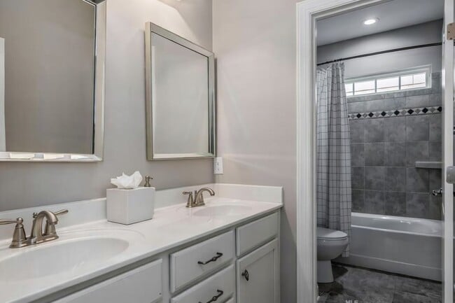 Building Photo - 10524 Royal Winchester Dr