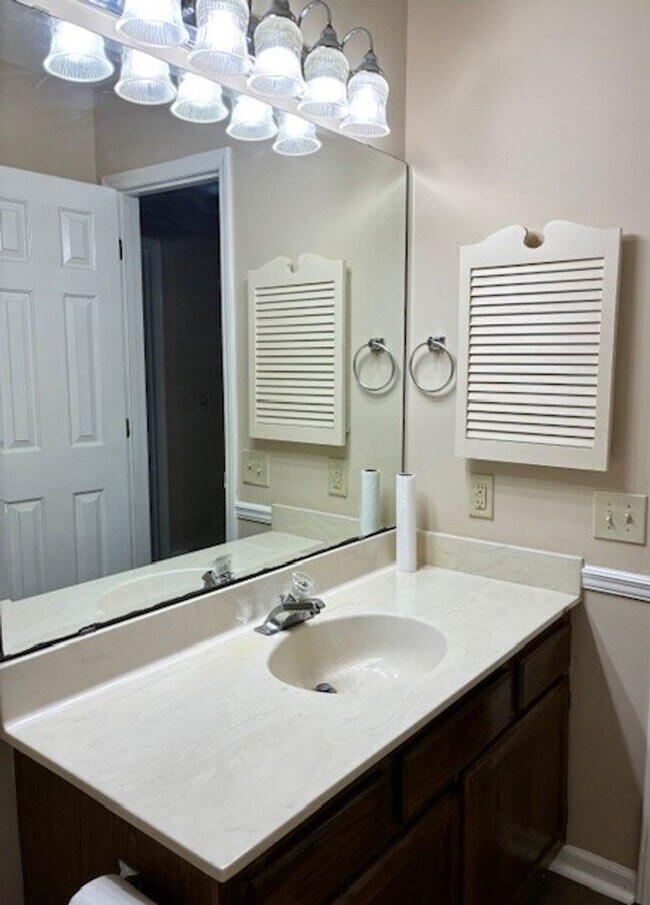 Building Photo - Beautiful 3 bedroom 2 bath home in Northchase