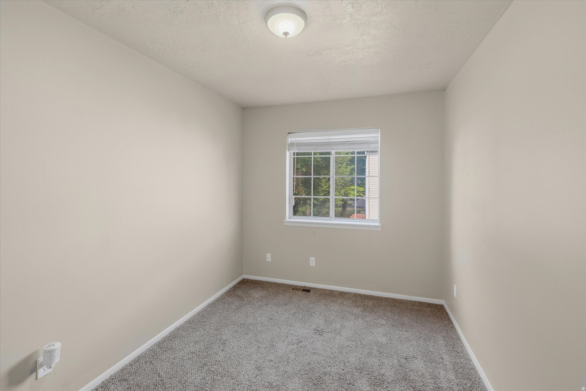 Building Photo - 147 W 1190 N