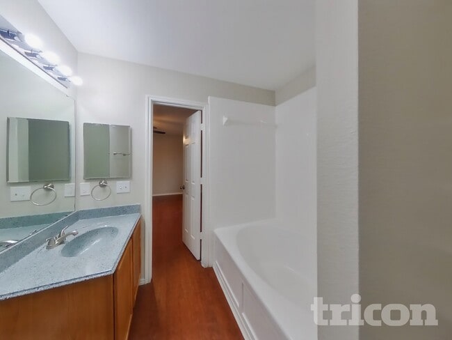 Building Photo - 2057 Wildwood Dr