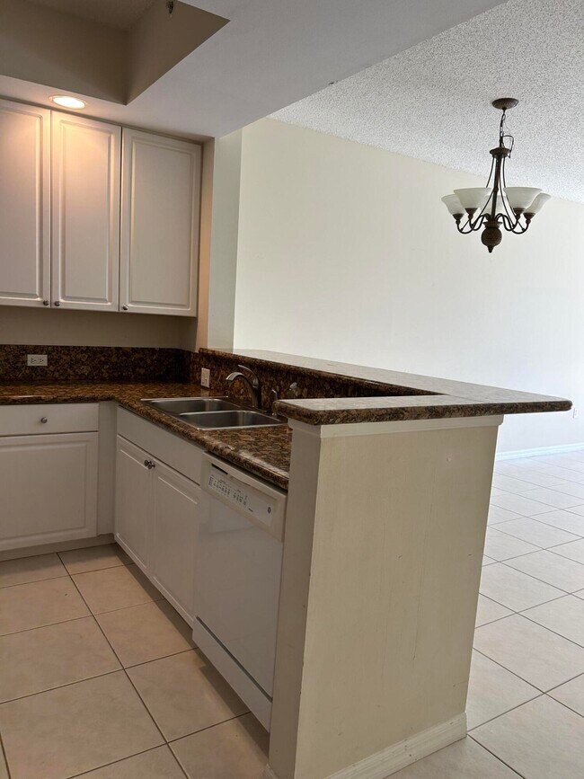 Building Photo - 26 Royal Palm Way