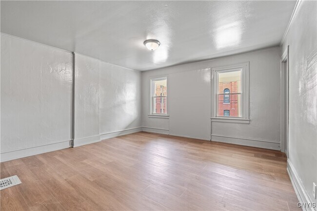 Building Photo - 211 Ash St