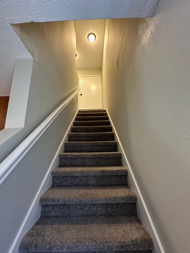 Building Photo - 3401 SW Landau Ct