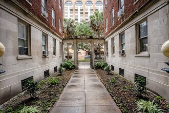 Building Photo - Furnished & Perfectly Located Downtown in ...
