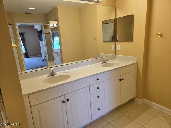 Building Photo - 25069 Peacock Ln