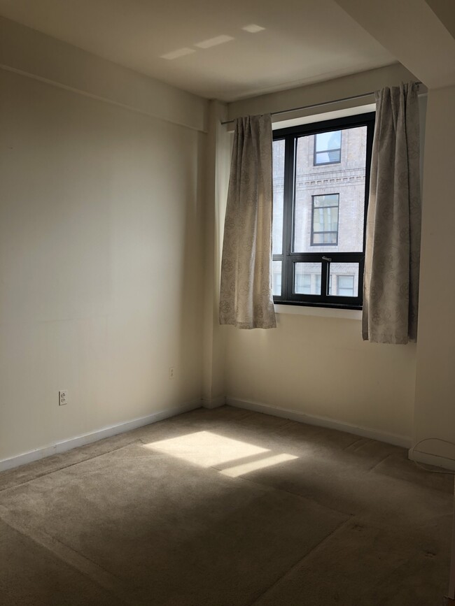 Building Photo - 419 S 19th St