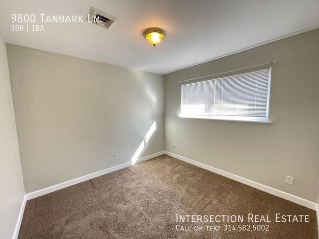 Building Photo - 9800 Tanbark Ln