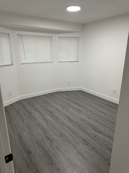 Building Photo - 583 W 16th St