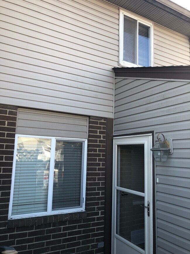 Building Photo - 2480 Agler Rd