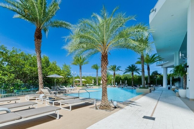 Building Photo - 16385 Biscayne Blvd