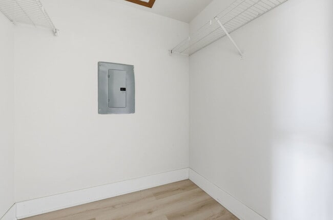 Building Photo - 382 Oak Trails Rd