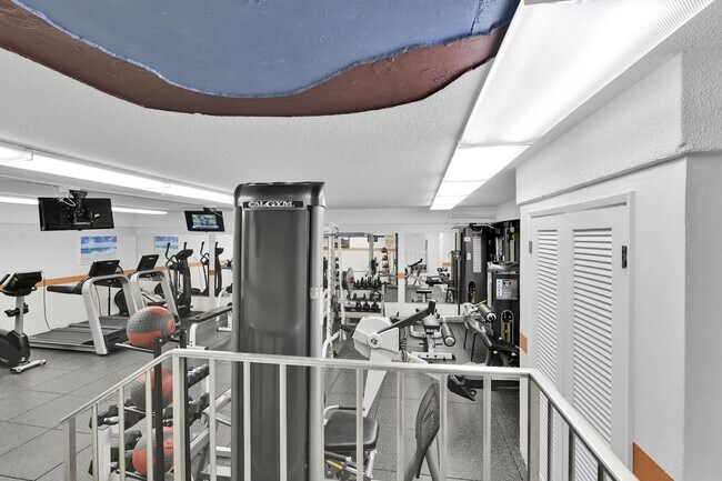 Building Photo - 2871 N Ocean Blvd