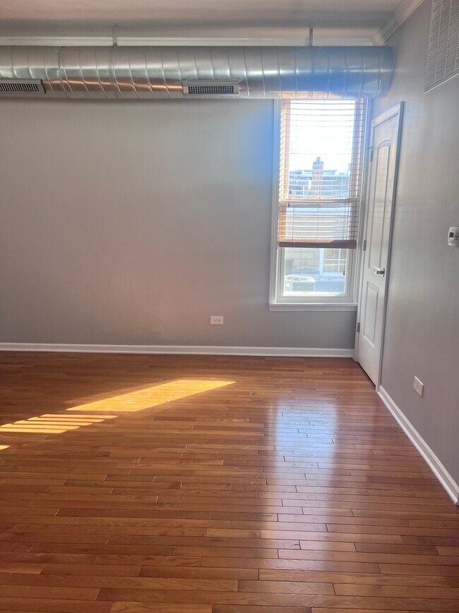 Building Photo - 20 W Hinsdale Ave