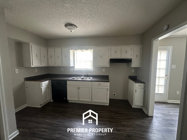 Building Photo - Modern 3BR/2BA Bartlett Area Home | Brick Fireplace & Spacious Fenced Yard