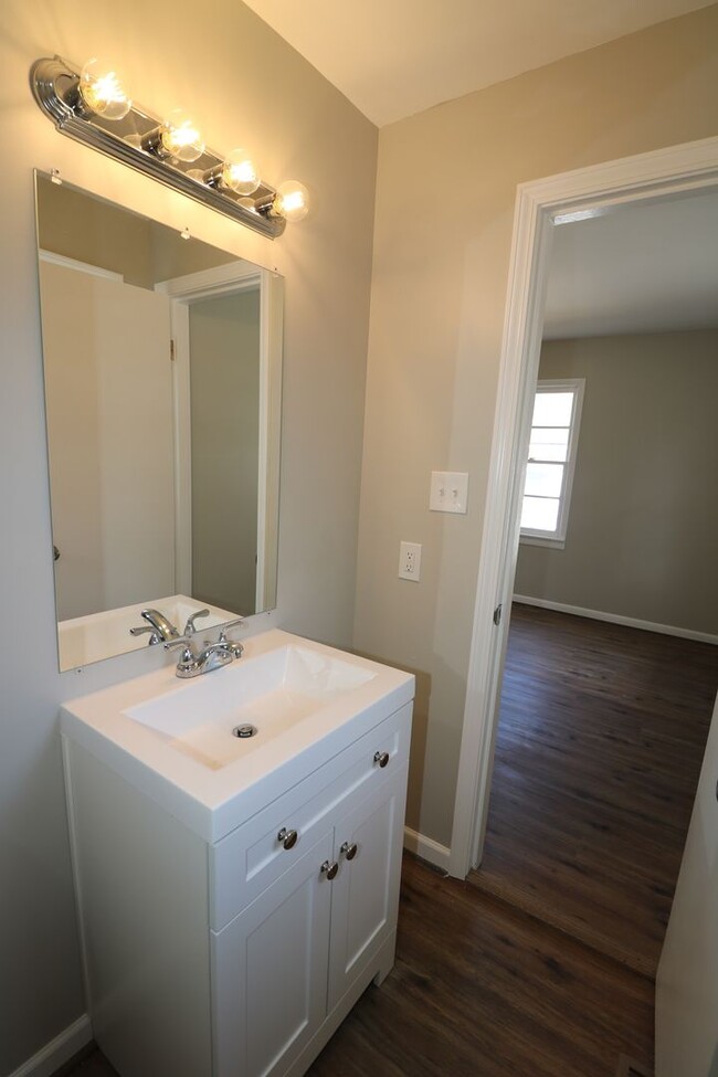 Building Photo - Cute Rental in Pell City