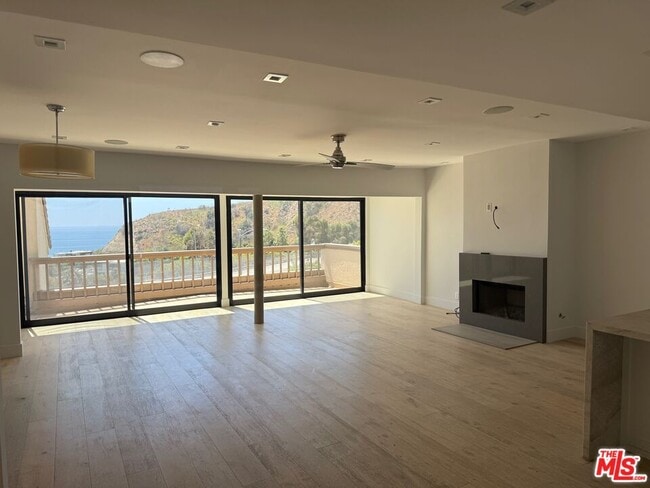 Building Photo - 23916 De Ville Way