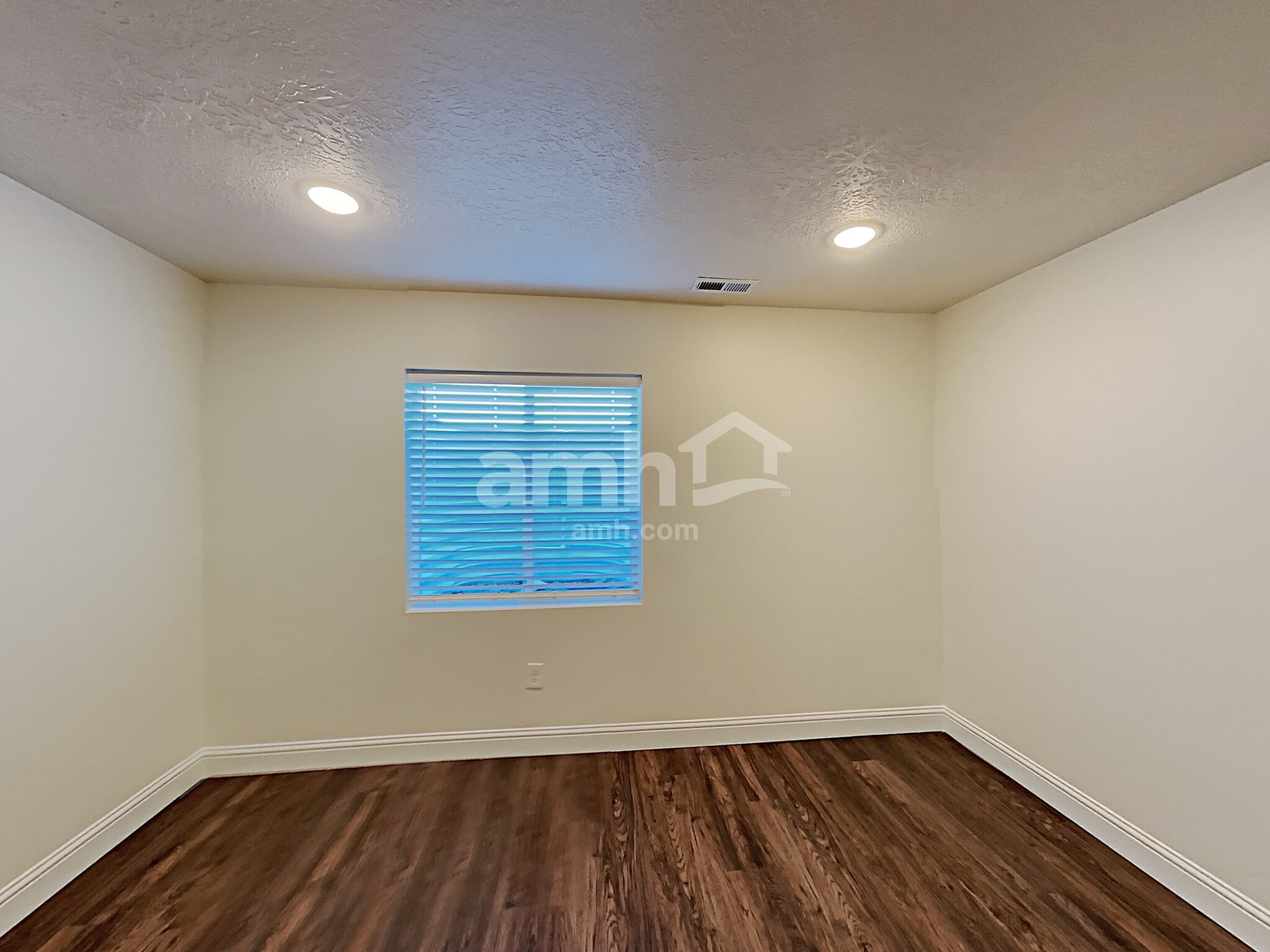 Building Photo - 1379 White St