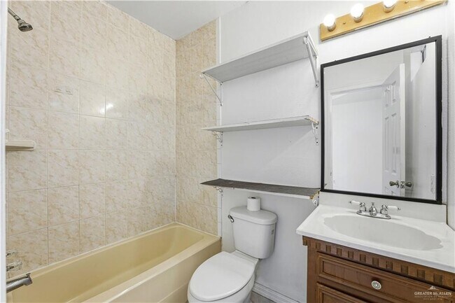 Building Photo - 11 West Dr