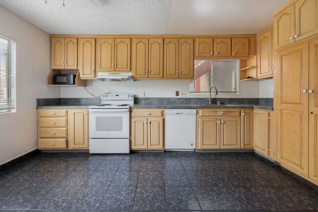 Building Photo - 5462 Adobe Falls Rd