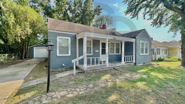 Building Photo - 3615 E Oneida St