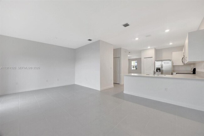 Building Photo - 2574 SE 25th Ct