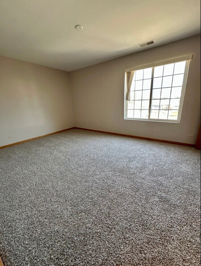 Building Photo - 709 Blossom Ct