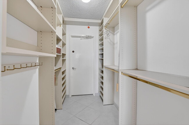 Building Photo - 2121 N Ocean Blvd