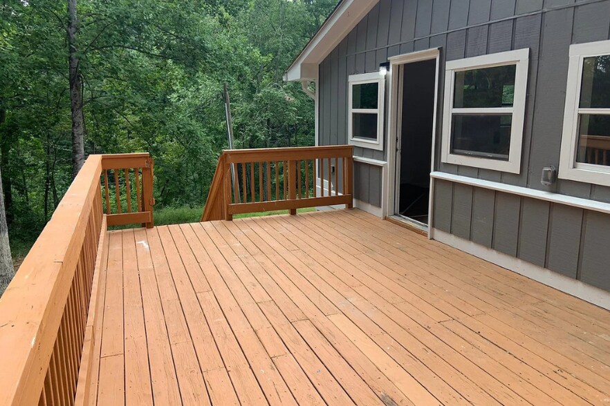 Building Photo - 407 Pless Rd