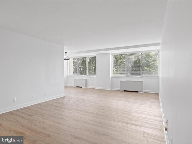 Building Photo - 301 N Beauregard St
