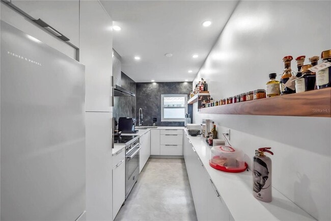 Building Photo - 224 6th Ave N