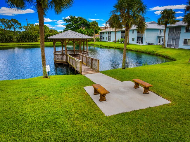 Building Photo - 197 SE Village Dr