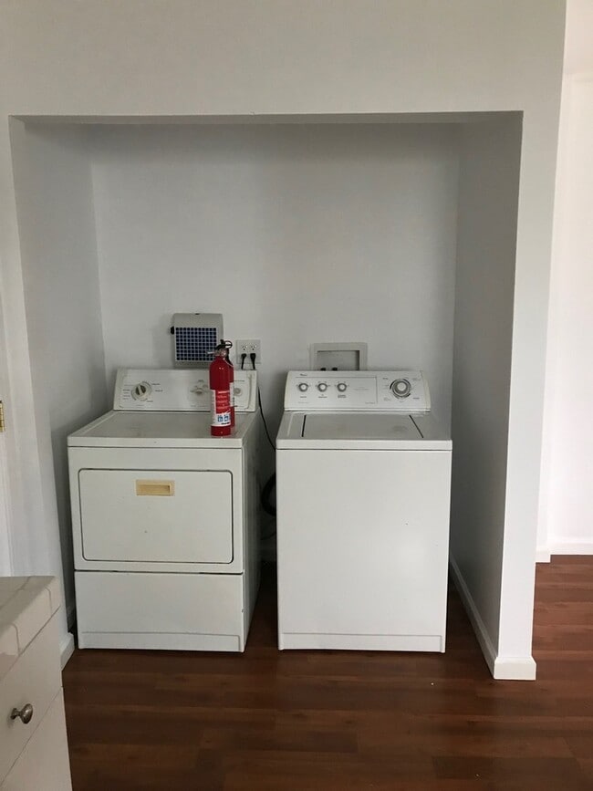 Building Photo - Spacious Dual-Unit Home in Prime Echo Park Location *Close to Dodger Stadium*