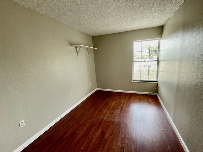 Building Photo - Charming 3-Bedroom, 2.5-Bath Townhome in Village Square Condominiums