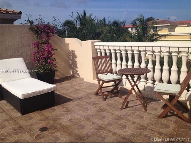 Building Photo - 601 NE 11th Ave