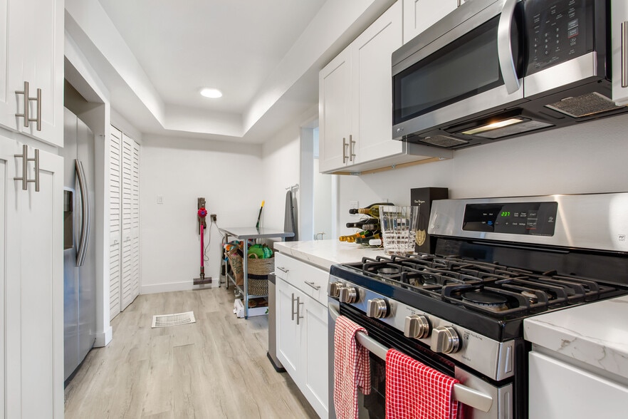 Kitchen - 1724 Rotary Dr