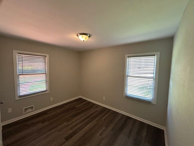 Building Photo - 1525 Matt Leonard Dr SW