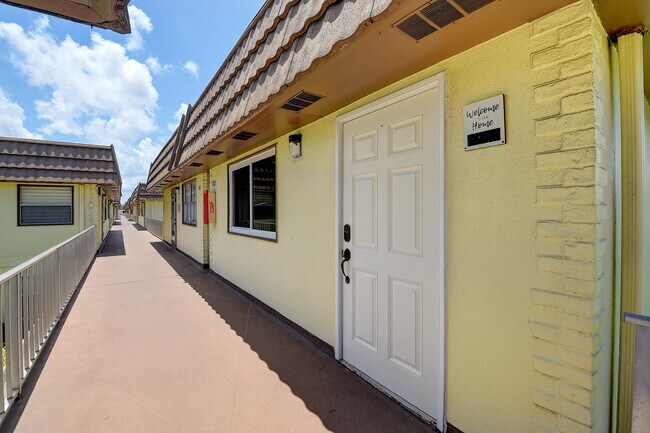 Building Photo - 123 Saxony Trail