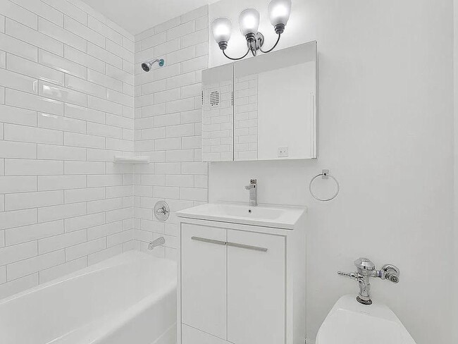 Building Photo - 88-08 151st Ave