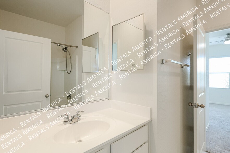 Building Photo - 6321 W Latona Rd