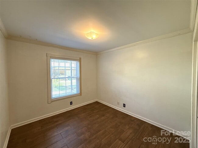 Building Photo - 2632 Park Rd