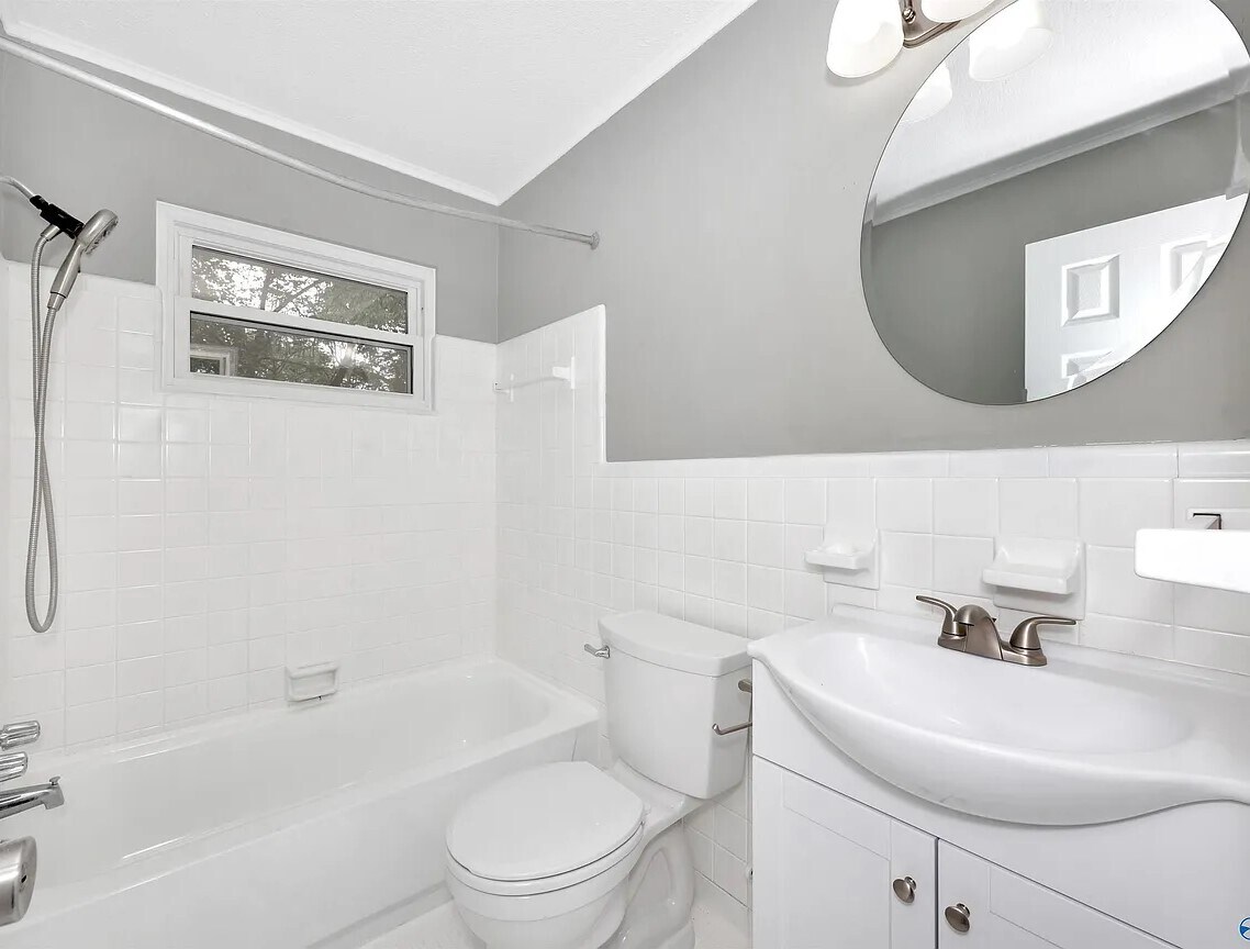 Building Photo - 3410 Freda Ln NW