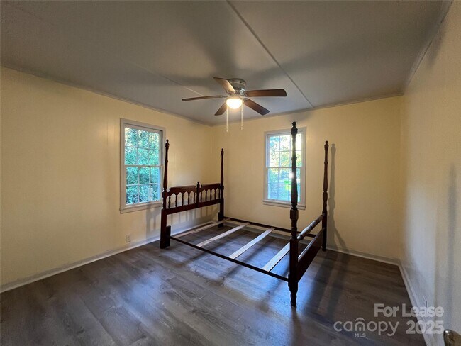 Building Photo - 4723 Linden St