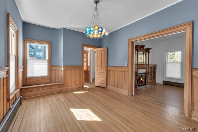 Building Photo - 887 W Ferry St