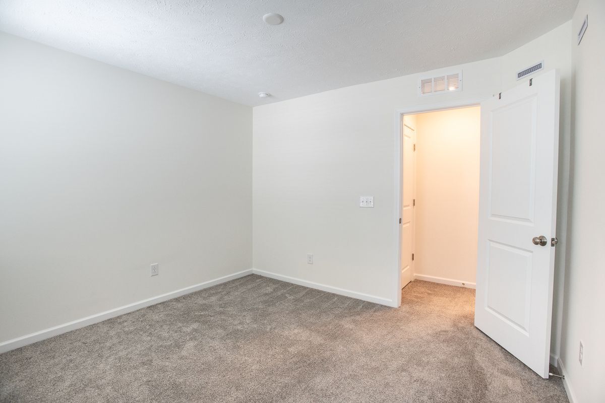 Building Photo - 27845 Birchwood Ct