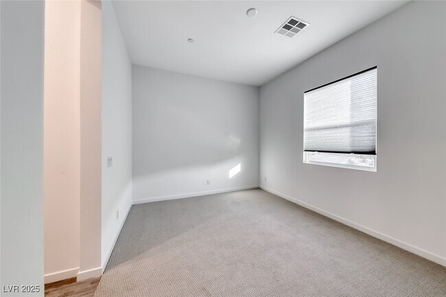 Building Photo - 102 Ibiza Lk Dr