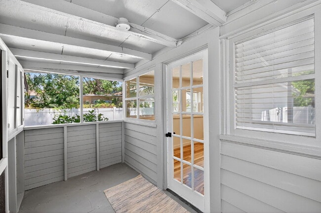 Building Photo - Fully Renovated 3 bedroom St. Pete Home | ...