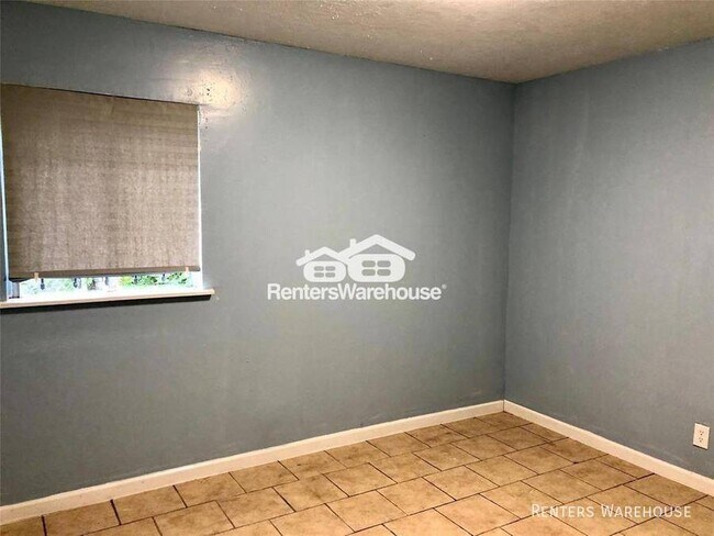 Building Photo - Cottage style 3 bedroom, 1 full bath home ...