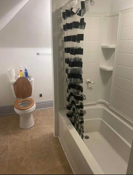 Building Photo - 205 Elm Ave